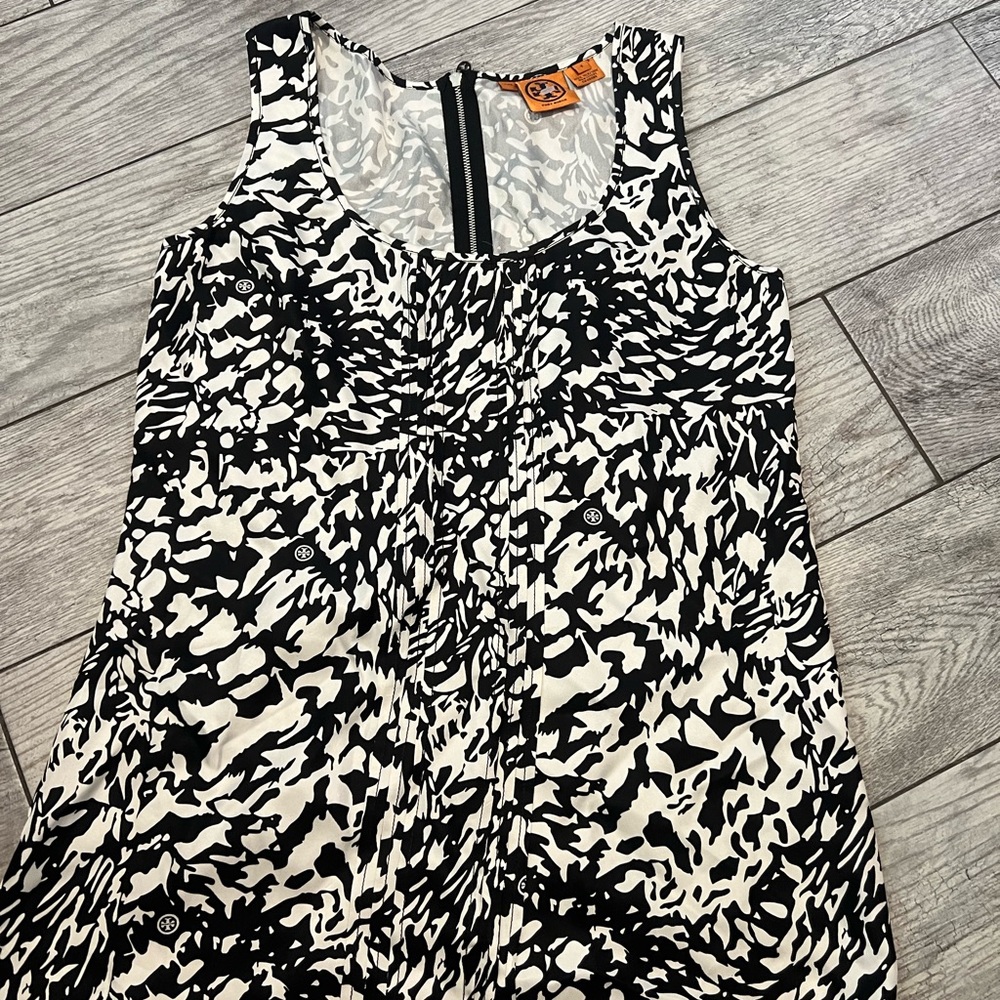 Black and White Sleeveless Dress